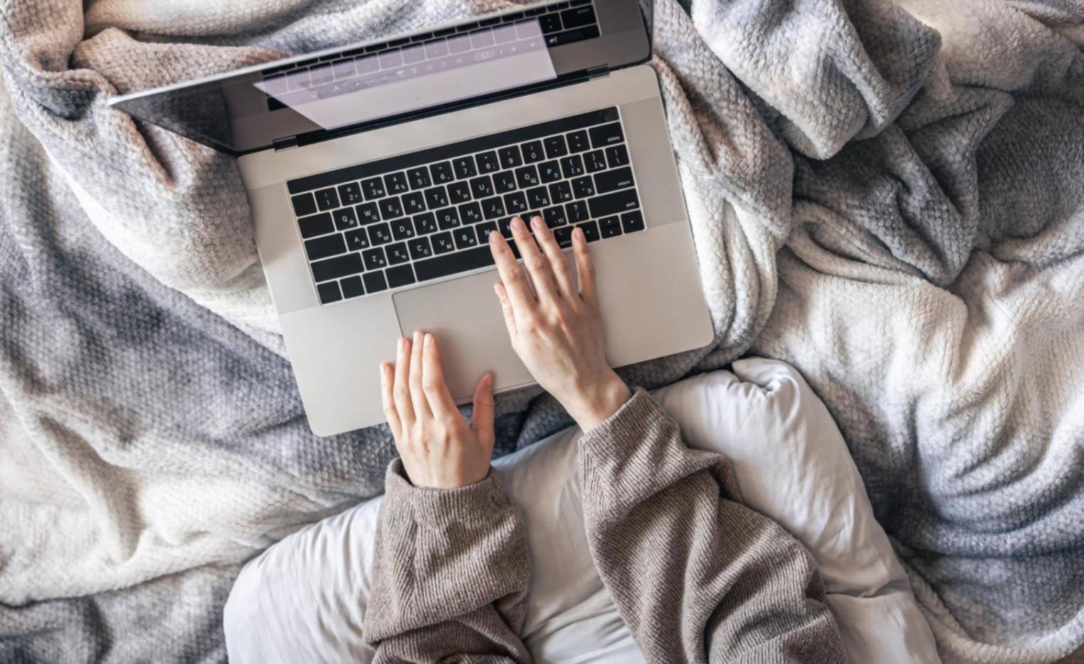 Sviluppatori che lavorano su sistemi di sicurezza per giochi mobile